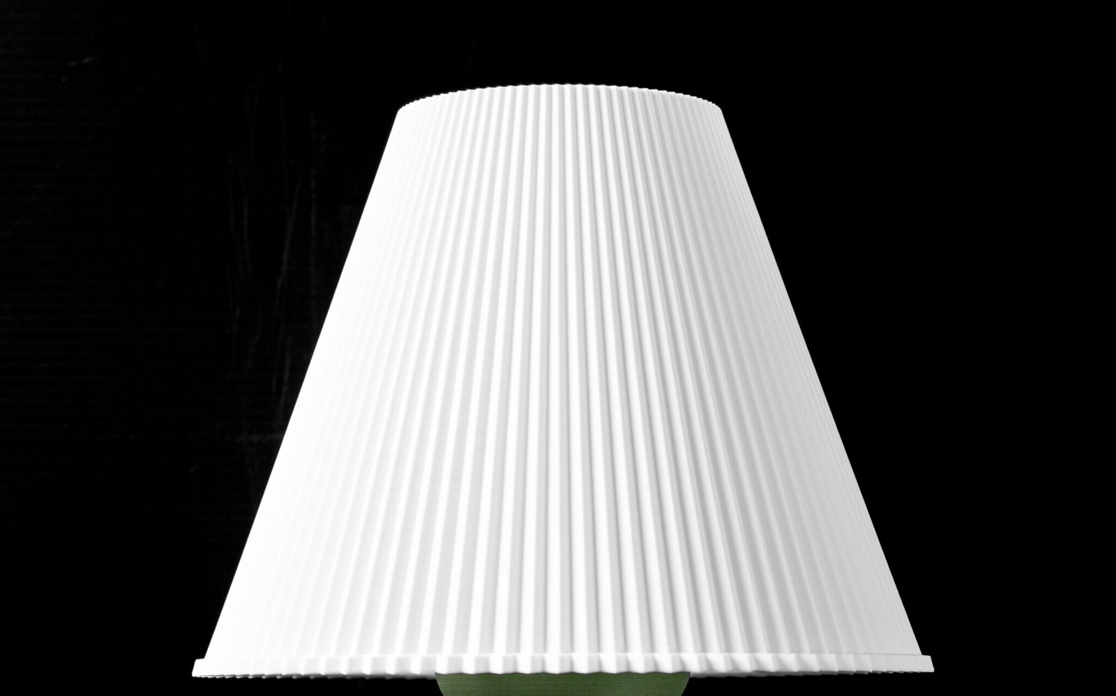 Abažūri un stiprinājumi galda lampām