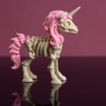 Unicorn Skeleton — vienradzis, kurš neiekļaujas klišejās.