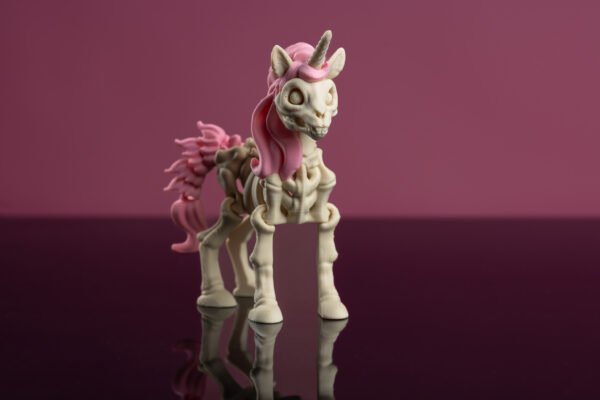 Unicorn Skeleton — vienradzis, kurš neiekļaujas klišejās. - Image 6
