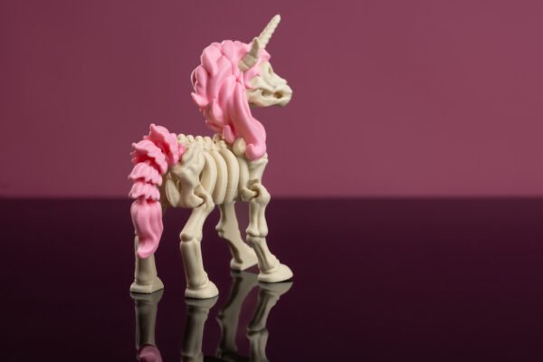 Unicorn Skeleton — vienradzis, kurš neiekļaujas klišejās. - Image 5
