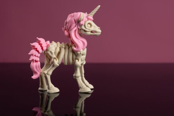 Unicorn Skeleton — vienradzis, kurš neiekļaujas klišejās. - Image 4