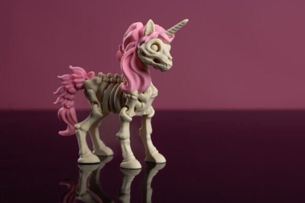 Unicorn Skeleton — vienradzis, kurš neiekļaujas klišejās. - Image 3